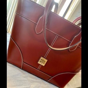Stunning Dooney handbag!